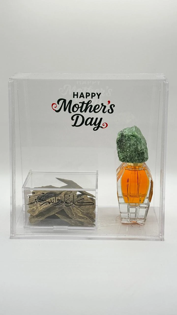 A perfume of your choice 50 ml with Toleh incense and a quarter with the choice of the phrase