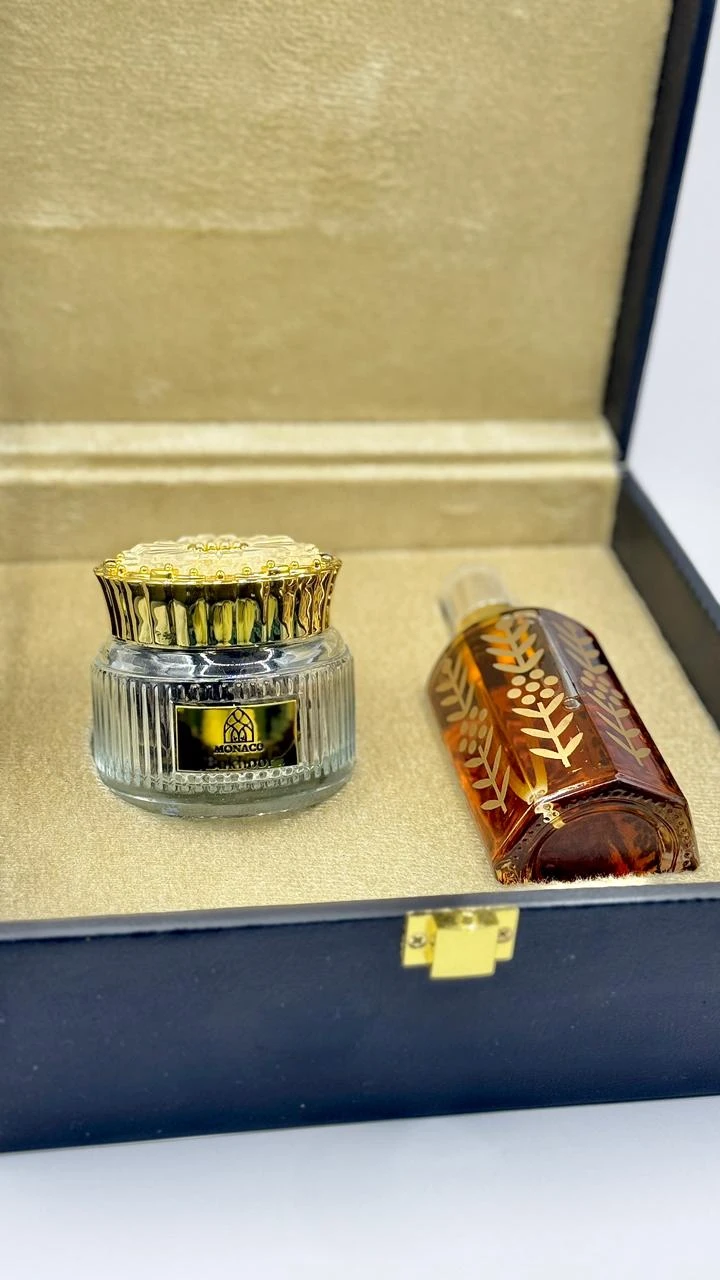 A leather gift box containing Oud Sheikh or any perfume of your choice in a 100ml tola size.